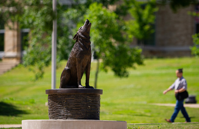 Campus Queretaro Students Provide Name for Red Wolf Statue at A-State