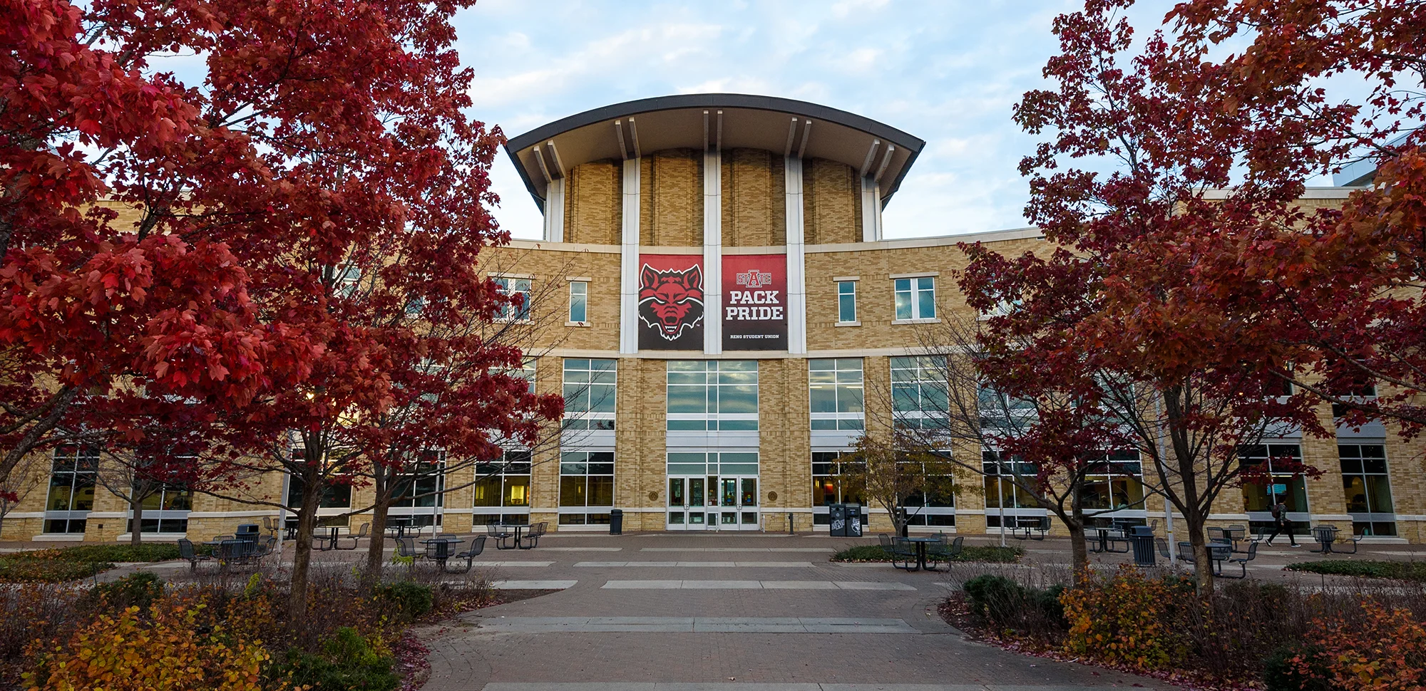 The Reng Student Union during fall.